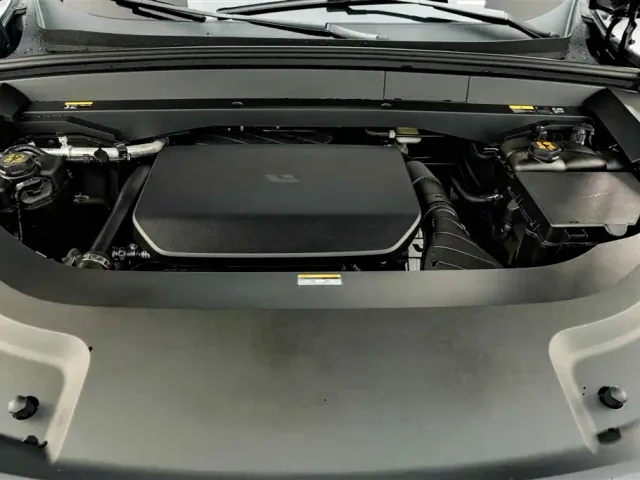 Li Auto L8 — Фото автомобиля 30
