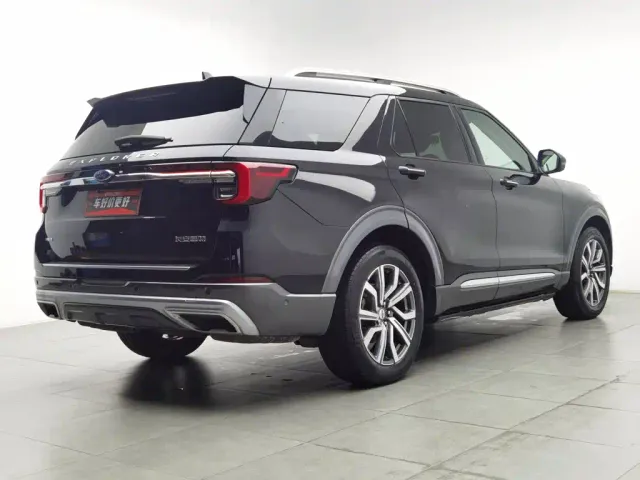 Ford Explorer — Фото автомобиля 2