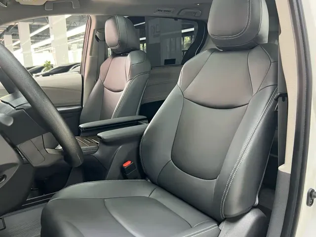 Toyota Sienna — Фото автомобиля 9