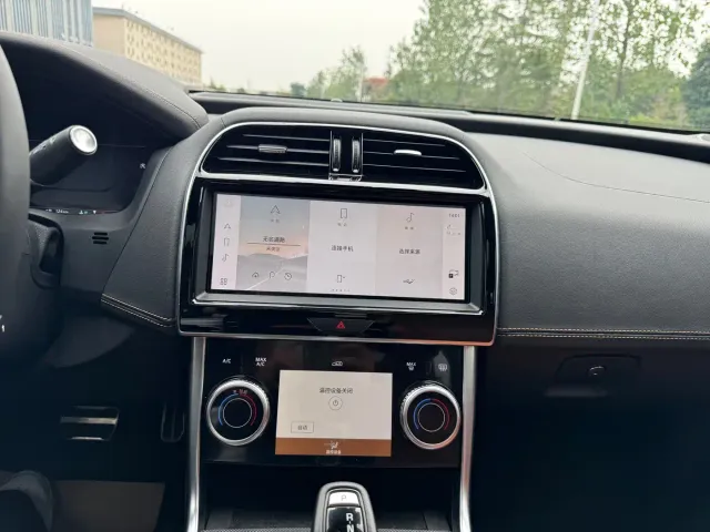 Jaguar XEL — Фото автомобиля 6