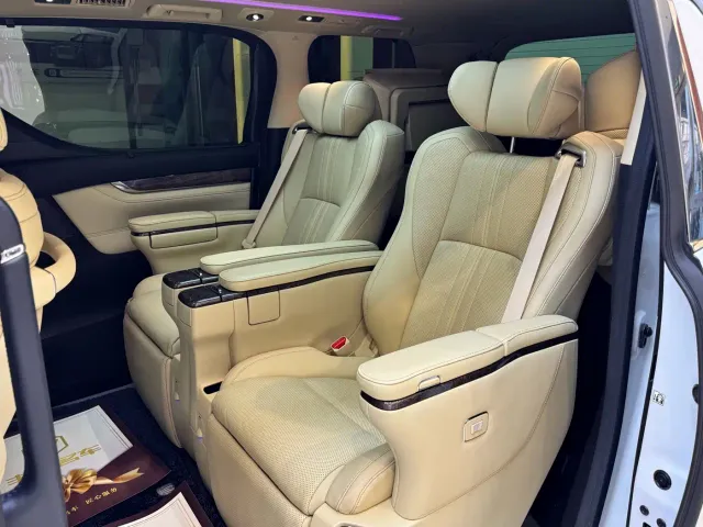 Toyota Vellfire — Фото автомобиля 10