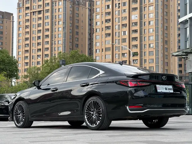 Lexus ES — Фото автомобиля 4
