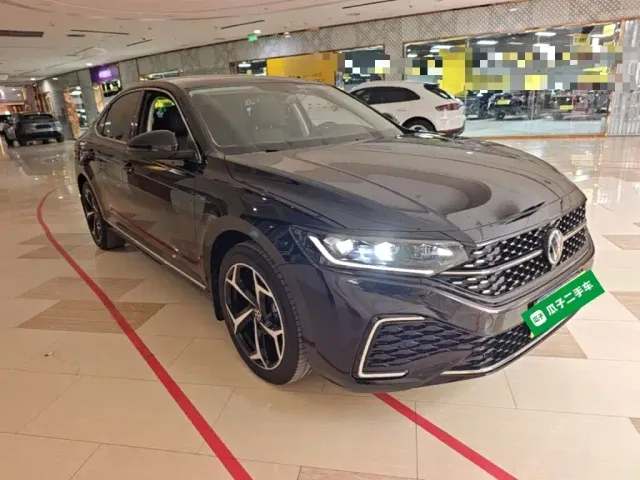 Volkswagen Passat — Фото автомобиля 3