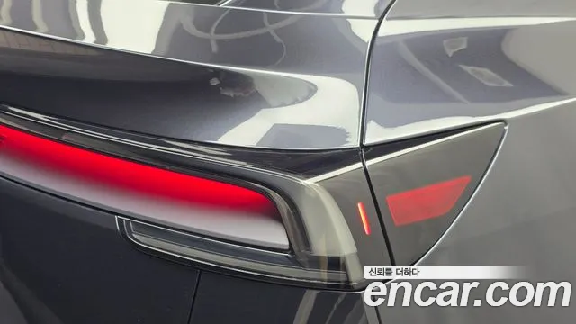 Tesla Model Y — Фото автомобиля 8