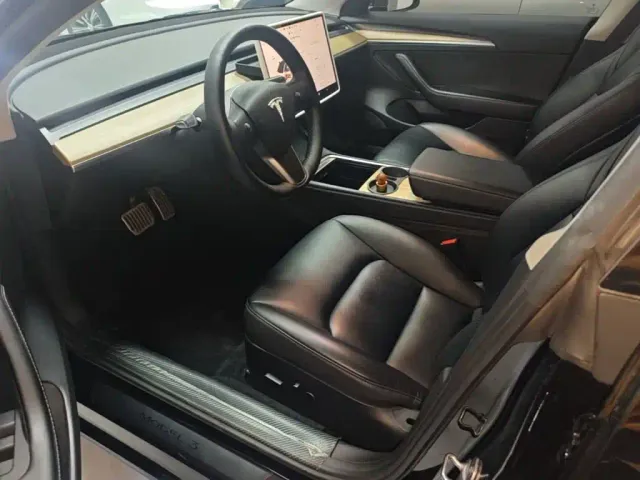 Tesla Model 3 — Фото автомобиля 15