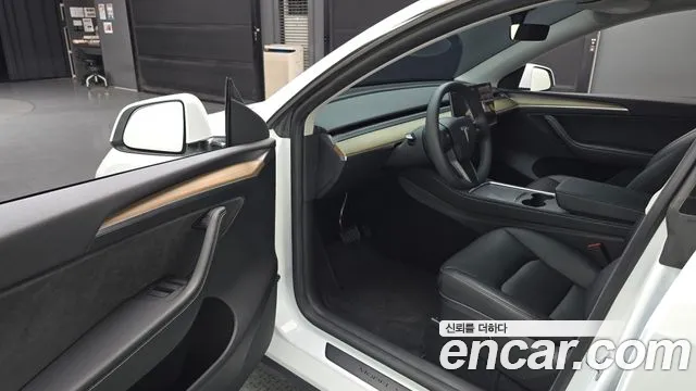 Tesla Model Y — Фото автомобиля 15