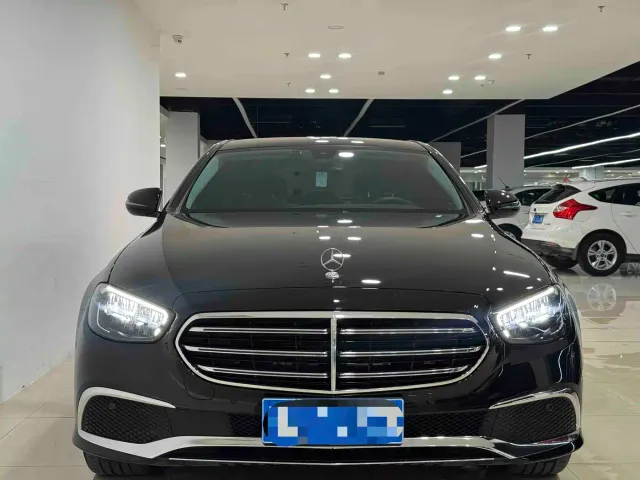 Mercedes-Benz E-Class — Фото автомобиля 2