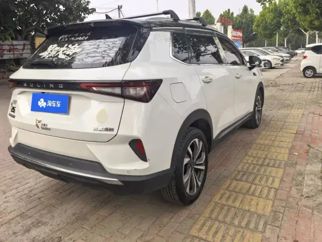 Wuling Asta — Фото автомобиля 3
