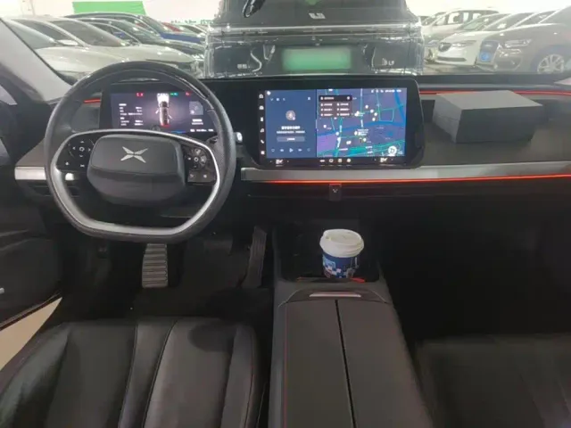Xpeng P7 — Фото автомобиля 9