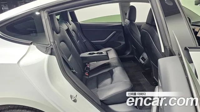 Tesla Model 3 — Фото автомобиля 11