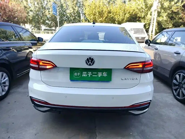 Volkswagen Lavida — Фото автомобиля 5