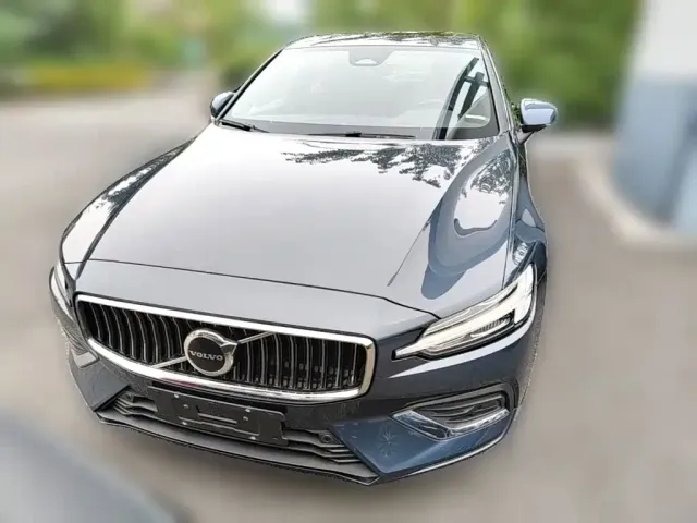 Volvo S60 — Фото автомобиля 4