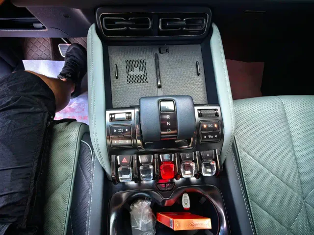 BYD FangChengBao Leopard 5 — Фото автомобиля 14