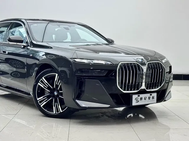 BMW i7 — Фото автомобиля 5