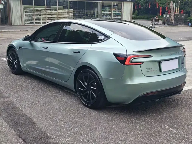 Tesla Model 3 — Фото автомобиля 4
