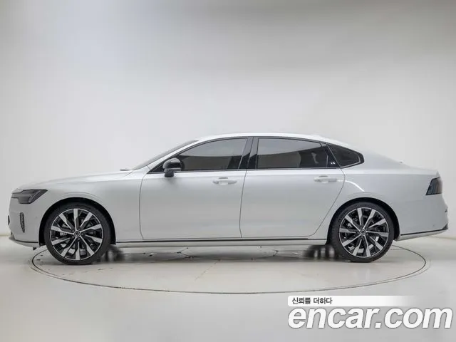 Volvo S90 — Фото автомобиля 3