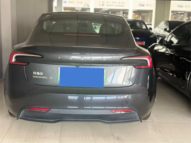 Tesla Model 3 — Фото автомобиля 14