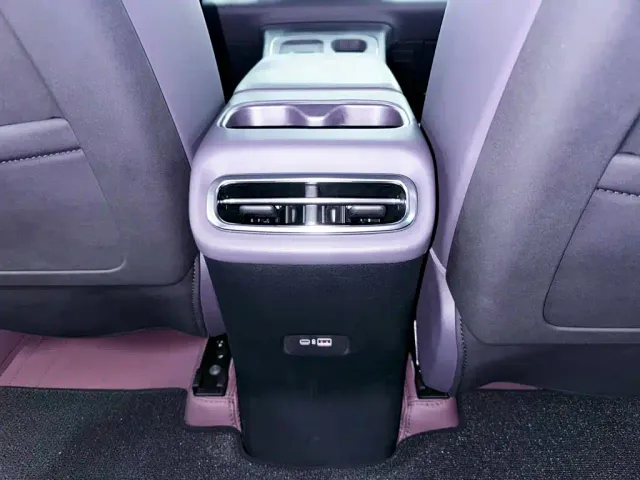 Leapmotor C10 — Фото автомобиля 22