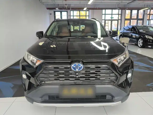 Toyota RAV4 — Фото автомобиля 2