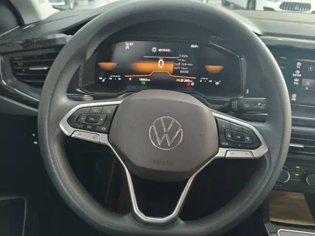 Volkswagen Lavida — Фото автомобиля 12