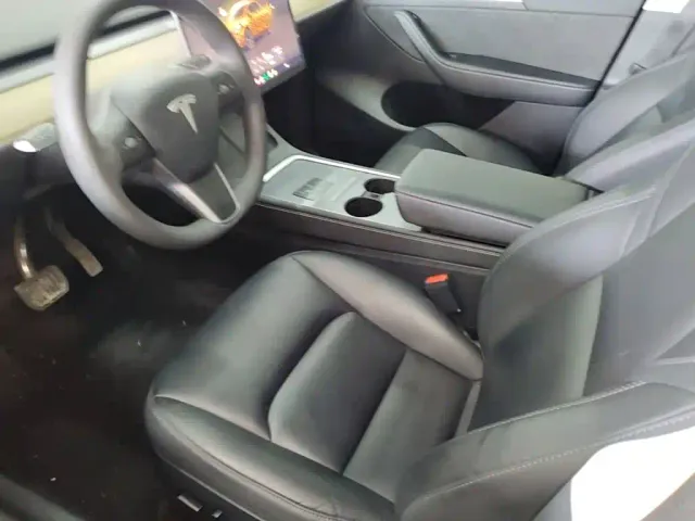 Tesla Model Y — Фото автомобиля 14