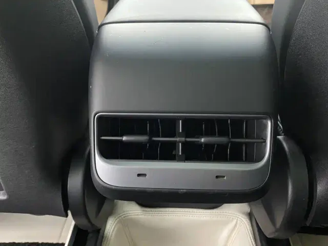 Tesla Model Y — Фото автомобиля 26