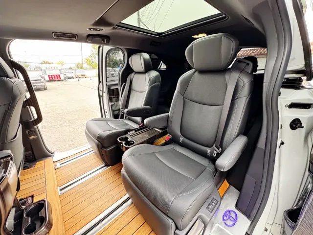 Toyota Sienna — Фото автомобиля 11