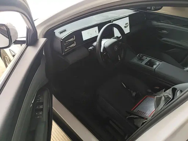 BYD Qin L — Фото автомобиля 15
