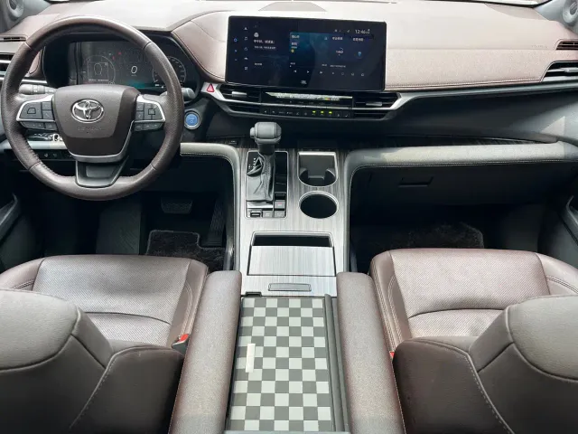 Toyota Sienna — Фото автомобиля 9