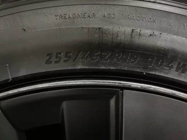 Tesla Model Y — Фото автомобиля 24