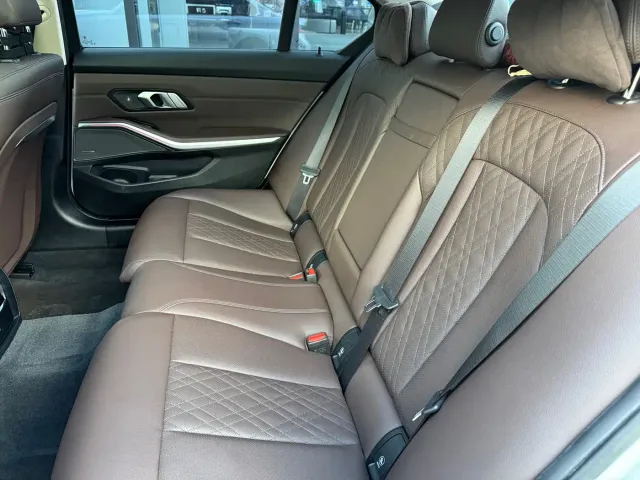 BMW 3 Series — Фото автомобиля 8