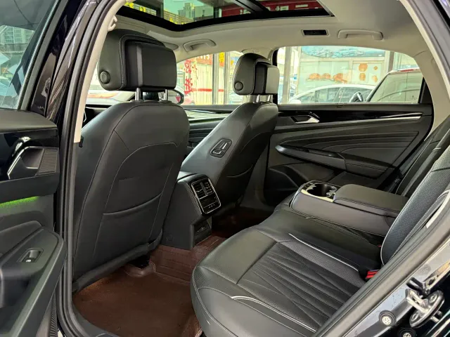 Volkswagen Passat — Фото автомобиля 6