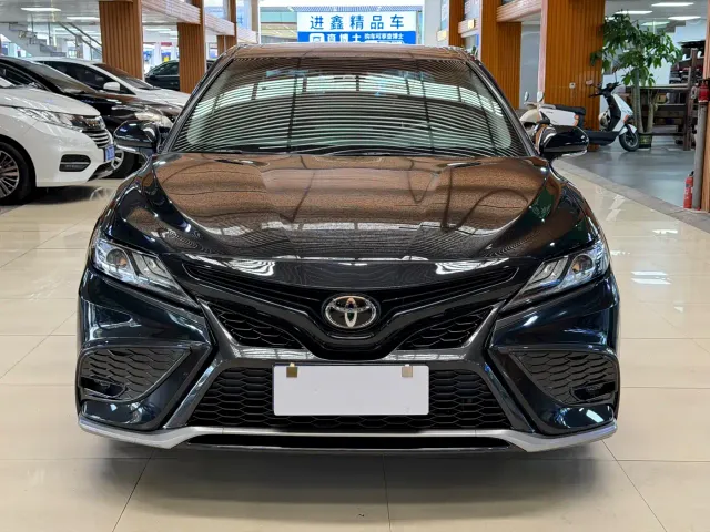 Toyota Camry — Фото автомобиля 2