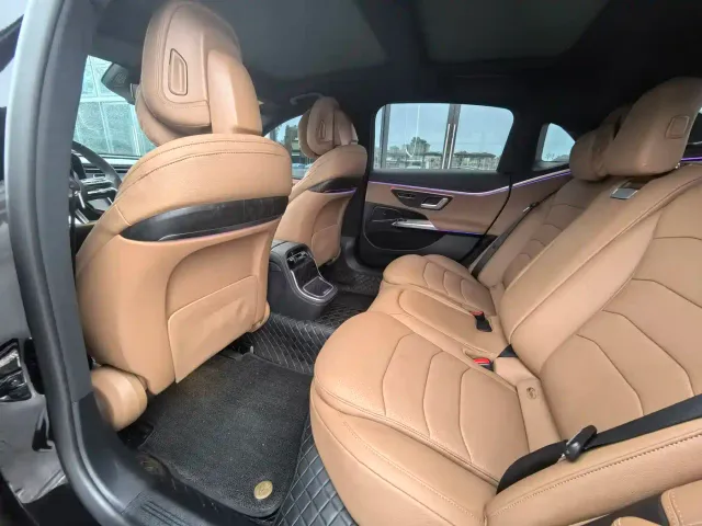 Mercedes-Benz E-Class — Фото автомобиля 7