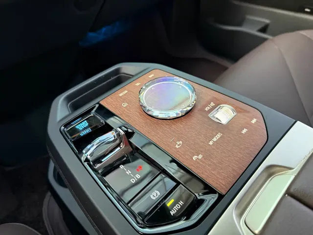 BMW BMW iX 2022 xDrive40 — Фото автомобиля 13