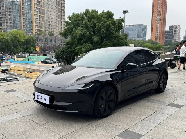 Фотография автомобиля — Tesla Model 3