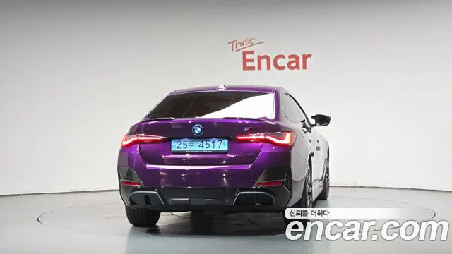 BMW i4 — Фото автомобиля 4