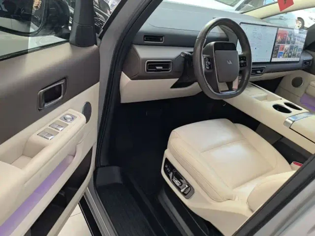 Li Auto MEGA — Фото автомобиля 15