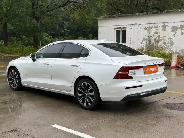Volvo S60 — Фото автомобиля 13