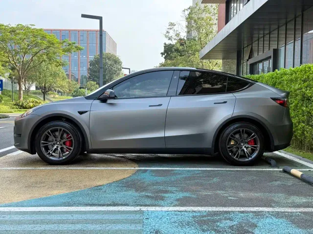 Tesla Model Y — Фото автомобиля 8
