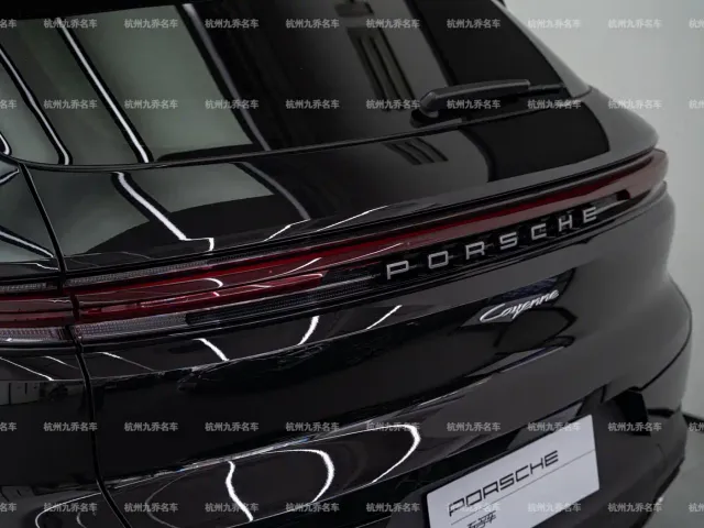Porsche Cayenne — Фото автомобиля 12