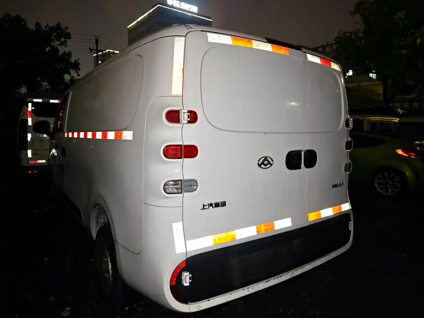 SAIC Maxus Dana V1 2023 Model V1 Short Wheelbase High Roof (43kWh) — Фото автомобиля 12