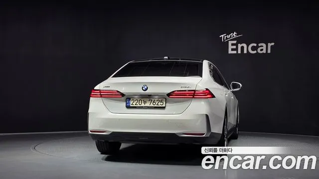 BMW 5-Series 5 серия (G60) — Фото автомобиля 4