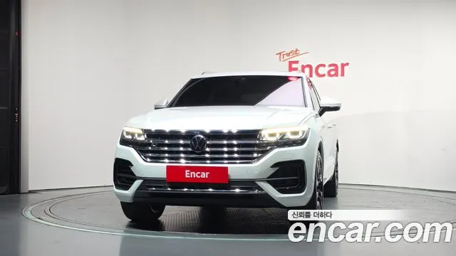 Volkswagen Touareg 3rd Gen — Фото автомобиля 3