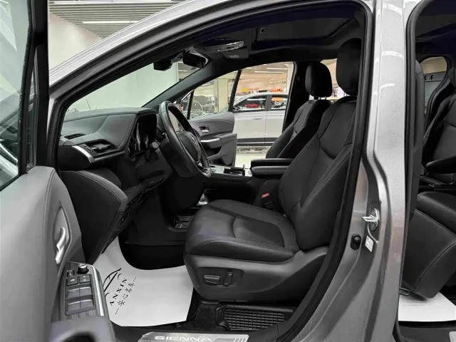 Toyota Sienna — Фото автомобиля 6