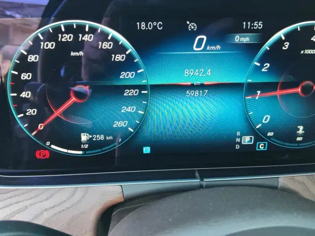 Mercedes-Benz E-Class — Фото автомобиля 14