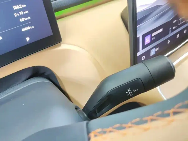 Geely Galaxy Starship 7 EM-i — Фото автомобиля 13