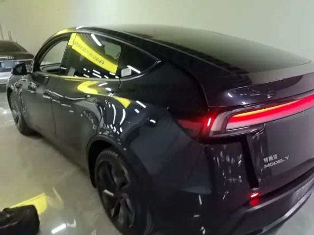 Tesla Model Y — Фото автомобиля 4