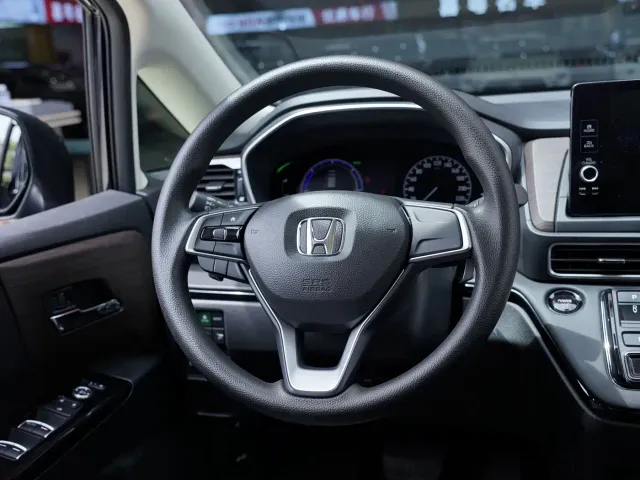 Honda Odyssey — Фото автомобиля 11