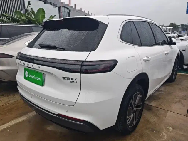 Geely Galaxy Starship 7 EM-i — Фото автомобиля 6